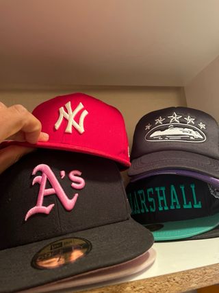 Gorras de béisbol variadas