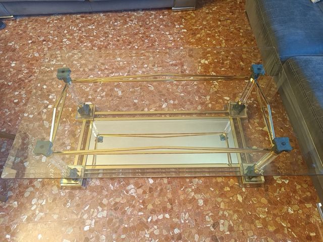 Tavolo da centro in cristallo bisellato e metallo dorato