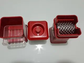 Grattugia vintage rossa