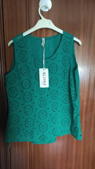 Camiseta nueva con etiqueta