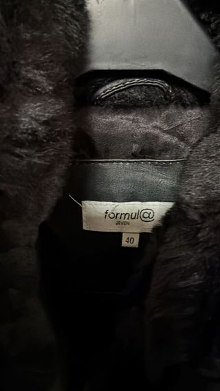 Abrigo de pelo sintético negro talla 40