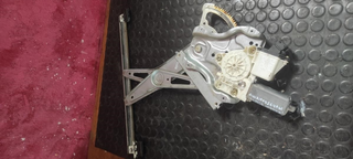 Motor elevalunas delantero derecho 99204610