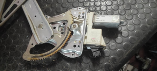 Motor elevalunas delantero derecho 99204610