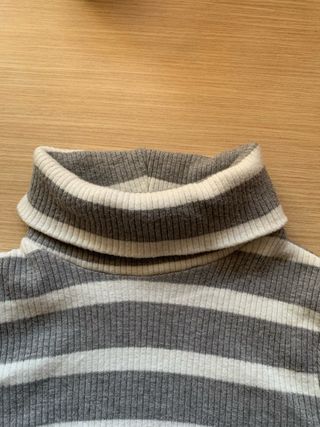 Jersey Stradivarius cuello alto rayas