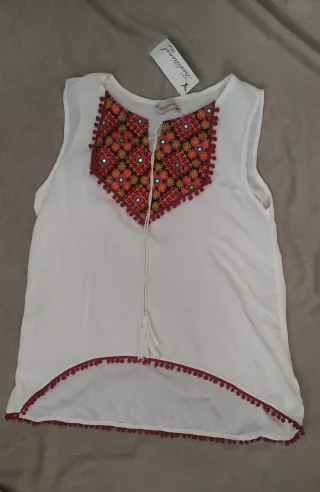 Camiseta nueva con etiqueta