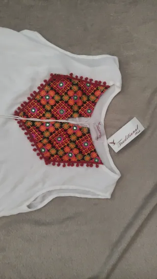 Camiseta nueva con etiqueta