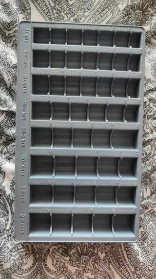 Organizador de monedas gris.