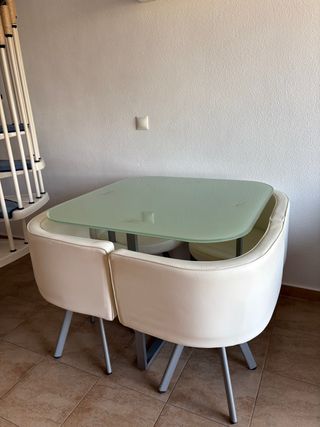 Tavolo da pranzo in vetro e 4 sedie