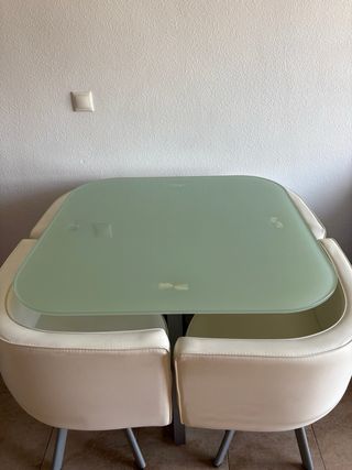 Tavolo da pranzo in vetro e 4 sedie