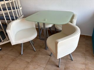 Tavolo da pranzo in vetro e 4 sedie