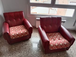 Divano e 2 poltrone rosse in stile vintage