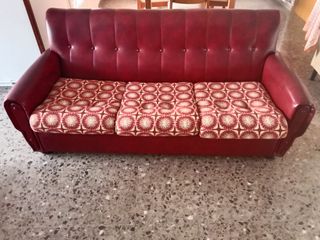 Divano e 2 poltrone rosse in stile vintage