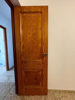 Puerta de madera interior