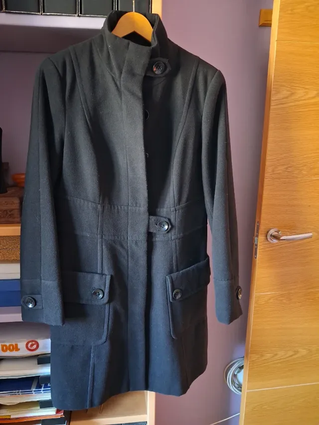 Abrigo de paño negro