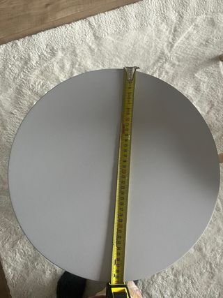 Set di tre tavolini rotondi grigi con design moderno ed elegante