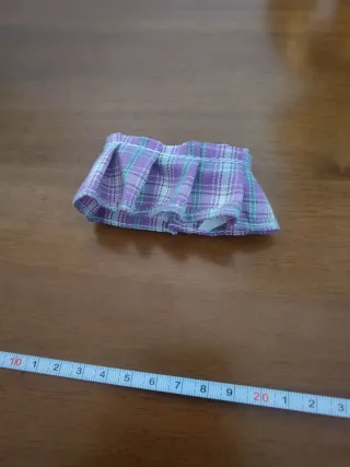 Labubu. Gonnellina a quadri per Labubu