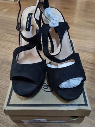 Sandalias tacón terciopelo negro Amor Amore