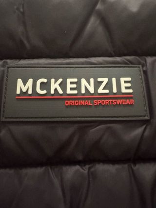 Abrigo McKenzie Negro con Capucha