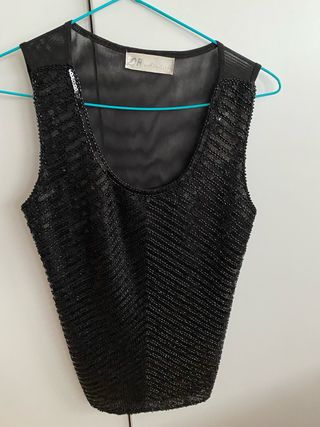 Top negro lentejuelas y transparencias