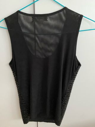Top negro lentejuelas y transparencias