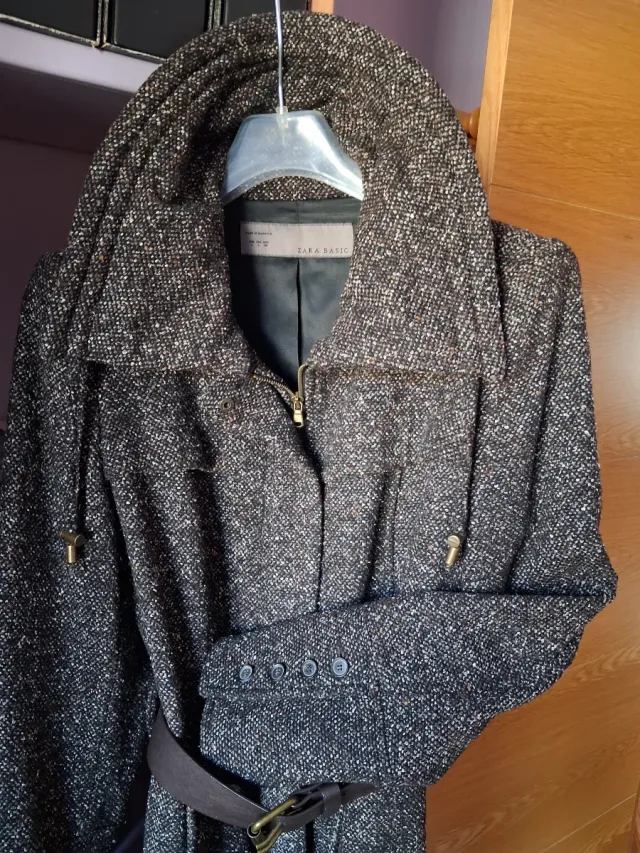 Abrigo de mujer gris y negro