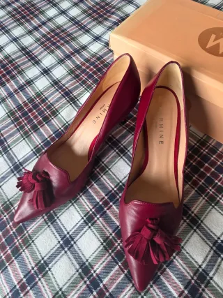 Zapatos de tacón burdeos con borlas Talla 41