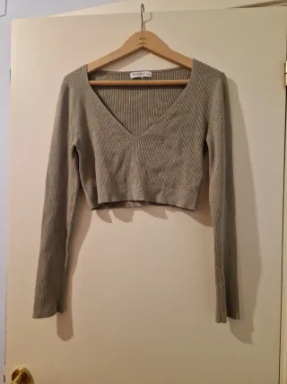 Top Stradivarius verde escote pico