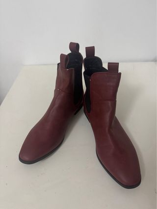 Botas rojas estilo chelsea
