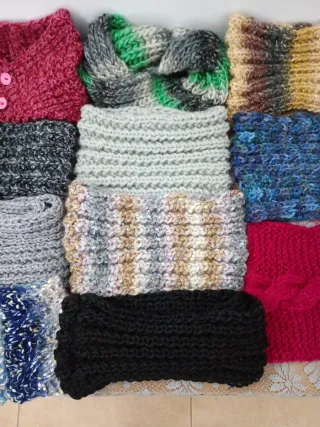 Bufandas y cuellos de lana tejidos