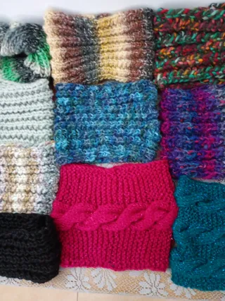 Bufandas y cuellos de lana tejidos