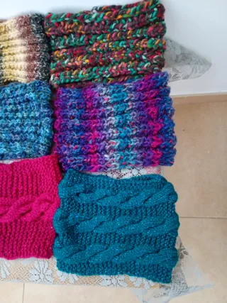 Bufandas y cuellos de lana tejidos