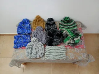 Bufandas y cuellos de lana tejidos