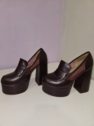 Tacones de plataforma marrones