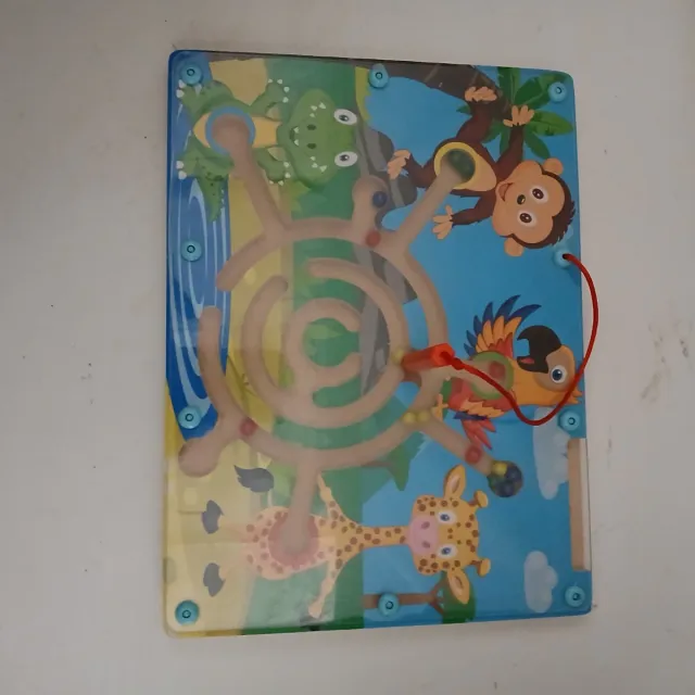 Gioco di labirinto in legno con animali