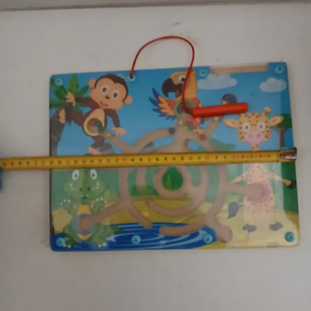 Gioco di labirinto in legno con animali