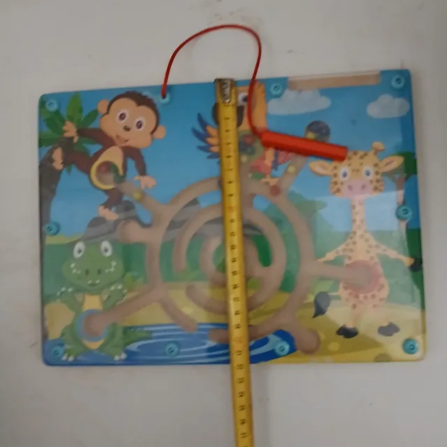 Gioco di labirinto in legno con animali