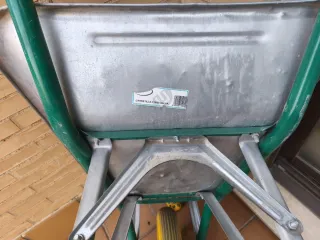 Carretilla de obra 90 litros gris galvanizada