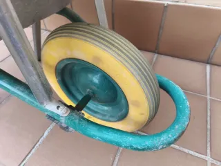 Carretilla de obra 90 litros gris galvanizada