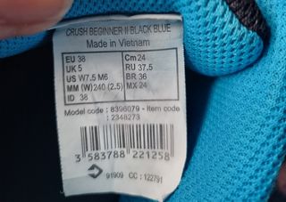 Zapatillas negras con cordones naranjas