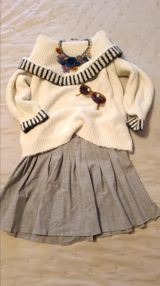 Jersey blanco cuello alto con rayas