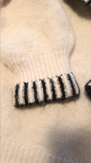 Jersey blanco cuello alto con rayas