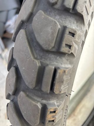 Neumático delant Enduro Trail Dakar  90/90 21