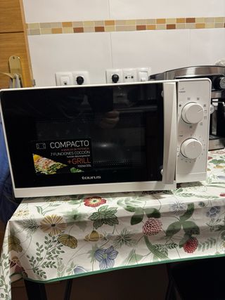 Microondas Taurus Compacto Grill 700W/20L