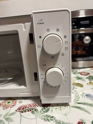 Microondas Taurus Compacto Grill 700W/20L