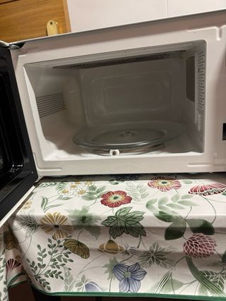 Microondas Taurus Compacto Grill 700W/20L