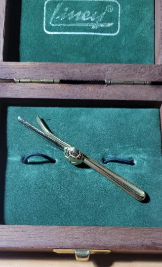 Pasador de corbata chapado en oro, marca Liney