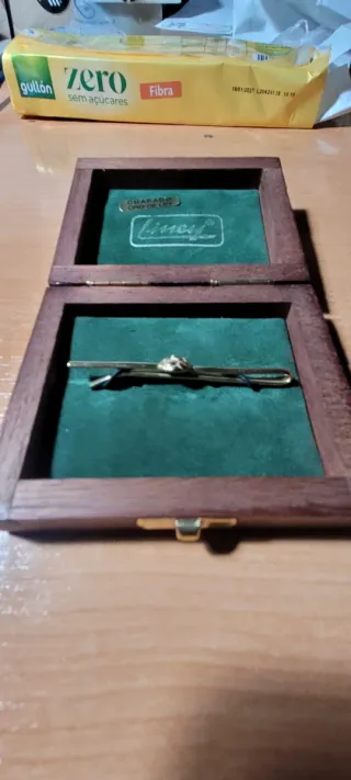 Pasador de corbata chapado en oro, marca Liney