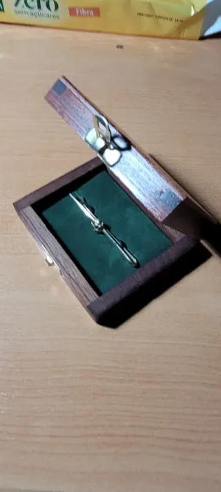 Pasador de corbata chapado en oro, marca Liney