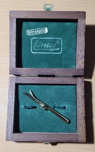 Pasador de corbata chapado en oro, marca Liney