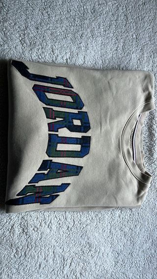 Sudadera Jordan Beige con Logo Tartán